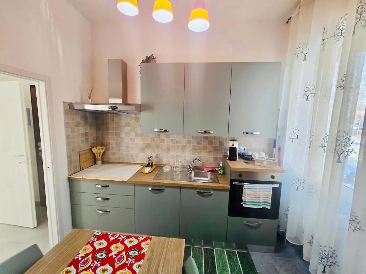 Tolstoi 83 Apartment Milánó 0*,  Olaszország