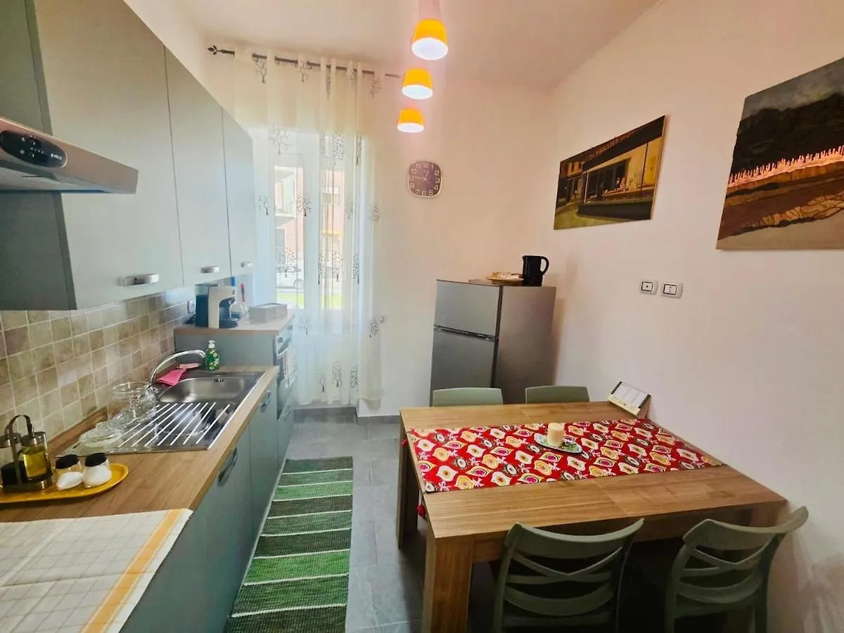 Tolstoi 83 Apartment Milánó