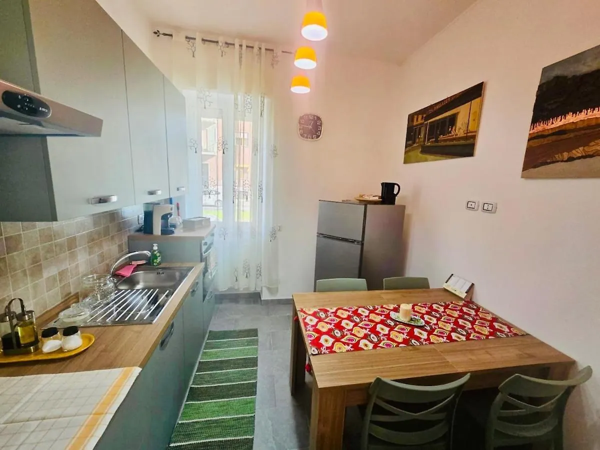 Tolstoi 83 Apartment Milánó